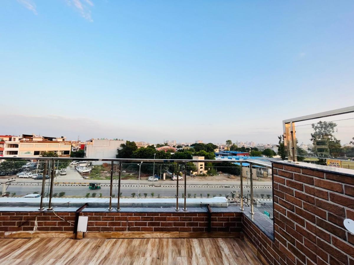 Hotel Woodcrest Zirakpur - Best Family Hotel By - A Unit Of Sidham Group Exterior photo