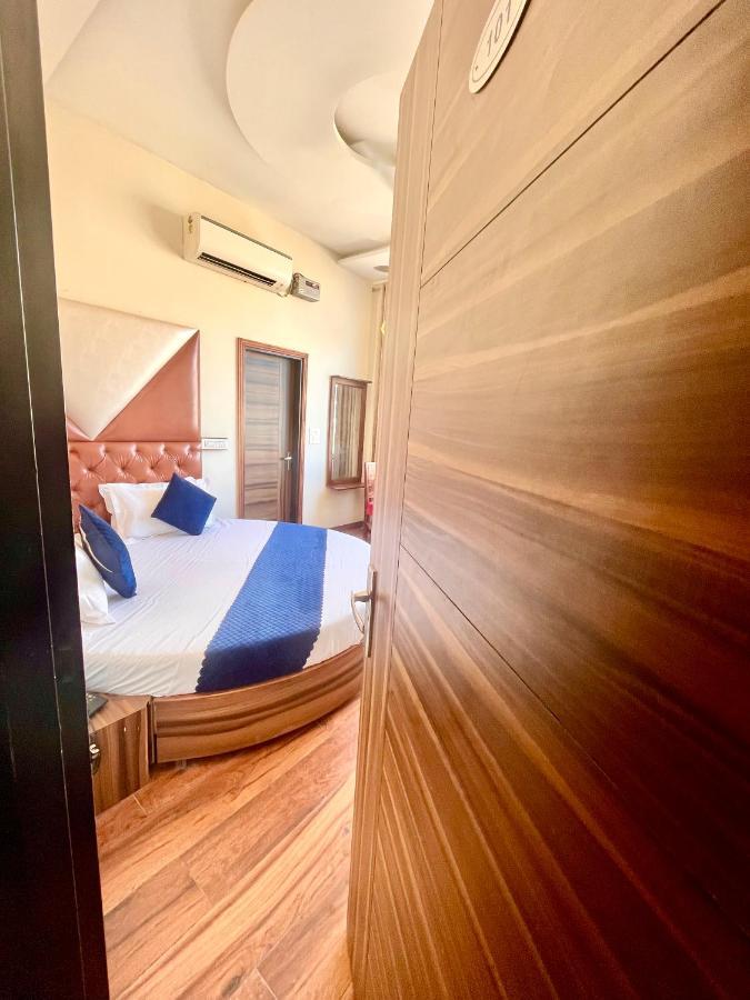 Hotel Woodcrest Zirakpur - Best Family Hotel By - A Unit Of Sidham Group Exterior photo