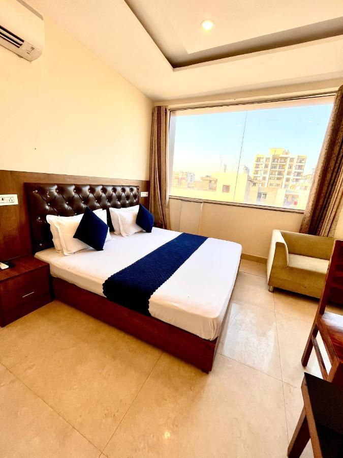 Hotel Woodcrest Zirakpur - Best Family Hotel By - A Unit Of Sidham Group Exterior photo