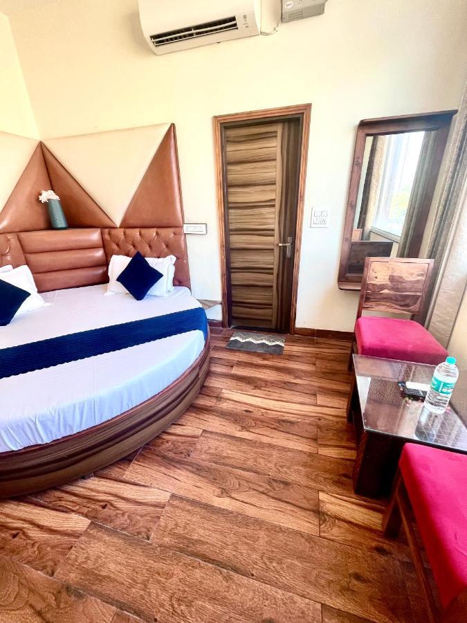 Hotel Woodcrest Zirakpur - Best Family Hotel By - A Unit Of Sidham Group Exterior photo