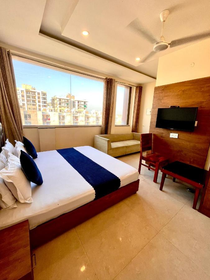 Hotel Woodcrest Zirakpur - Best Family Hotel By - A Unit Of Sidham Group Exterior photo